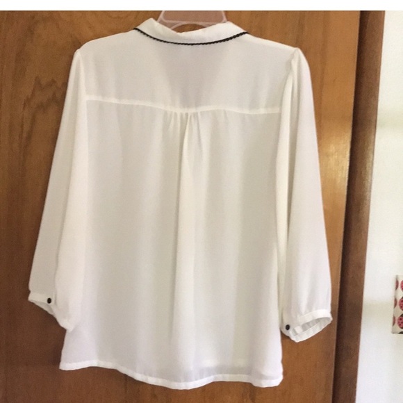 🤍🖤 Forever 21 White Blouse - Picture 2 of 8